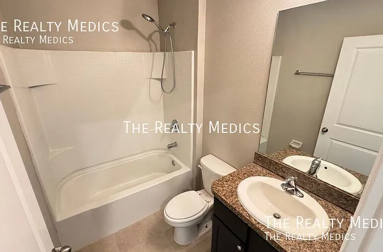 10906 Carlton Fields Dr — Photo 23