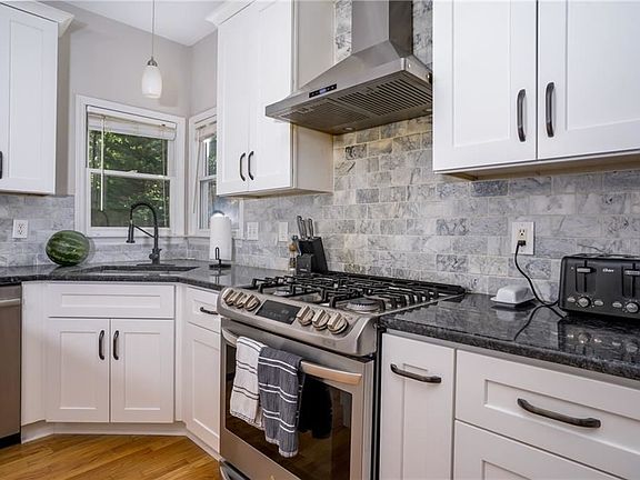 4th image of 3305 Bluff Oak Ct