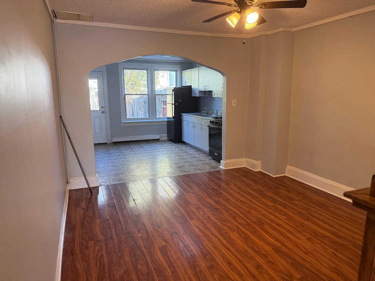 3 bed, 918 sqft, $2,000 — Photo 4