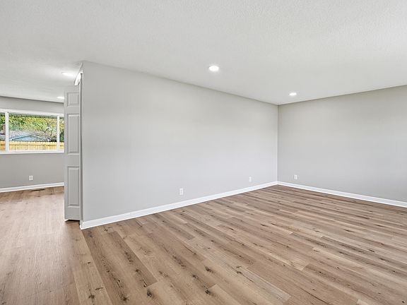 5th image of 1105 W Main St