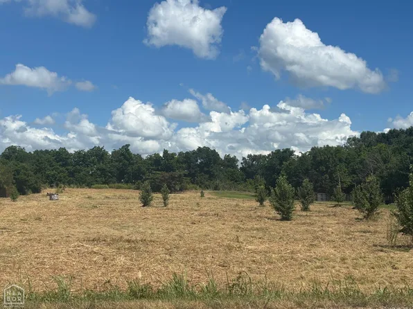 2102 Barnhill Rd, Jonesboro, AR 72401