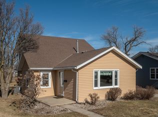 409 2nd St SE, Orange City, IA 51041