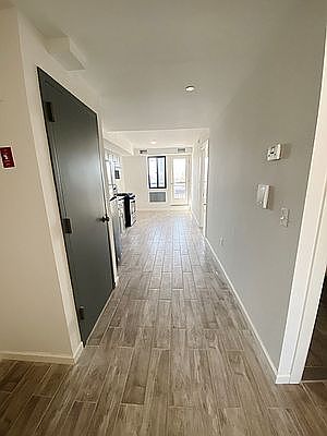 5th image of 25-28 Broadway #8BB