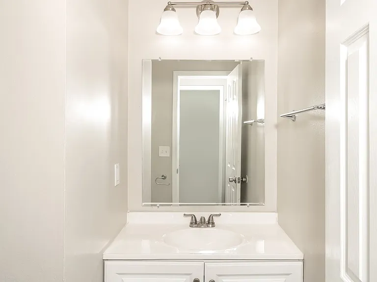 263926_027_bathroom_12980845.jpg