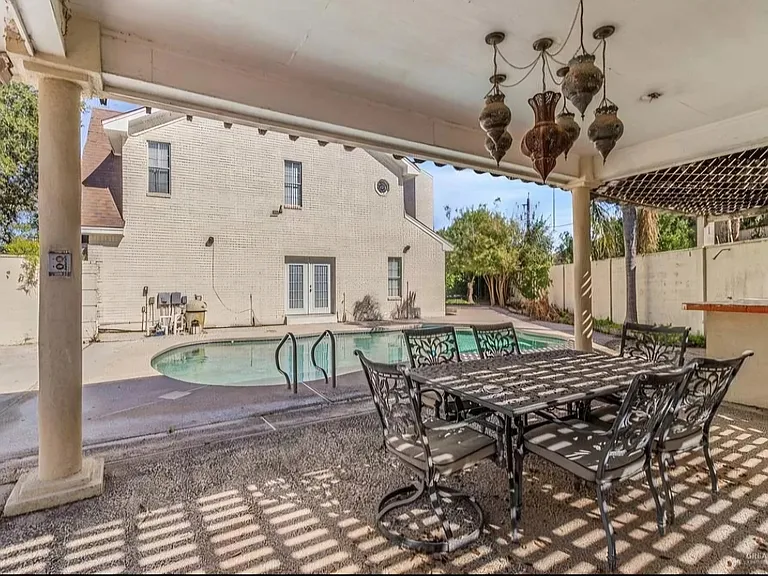 602 N McColl Cir — Photo 8