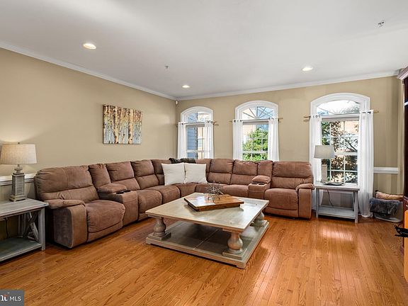 4th image of 1145 Carbondale Way