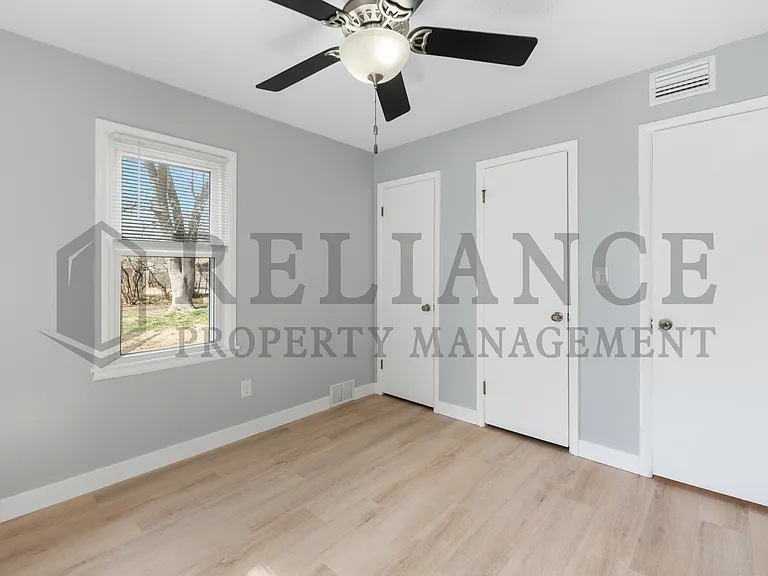 2239 S Millwood Ave — Photo 21