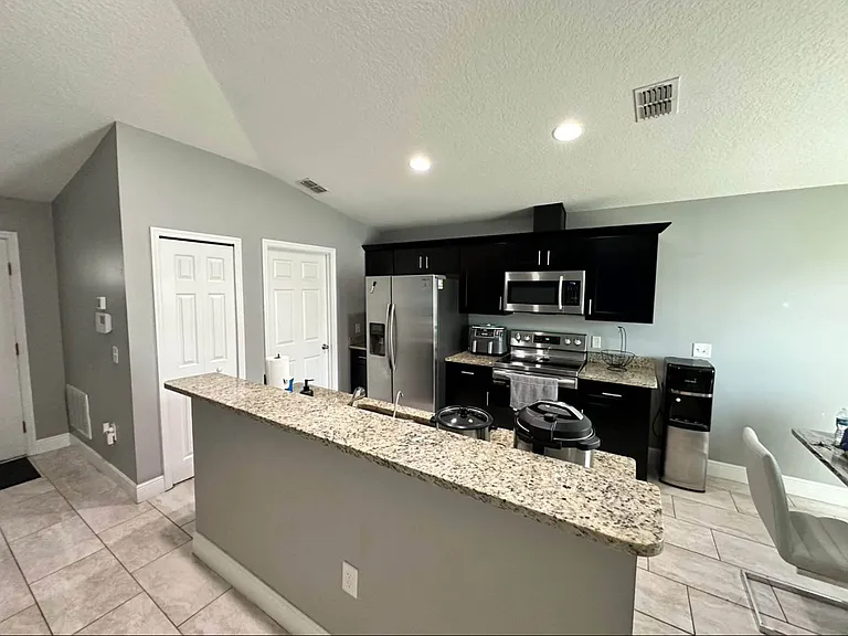 2020 Maple Ln — Photo 4