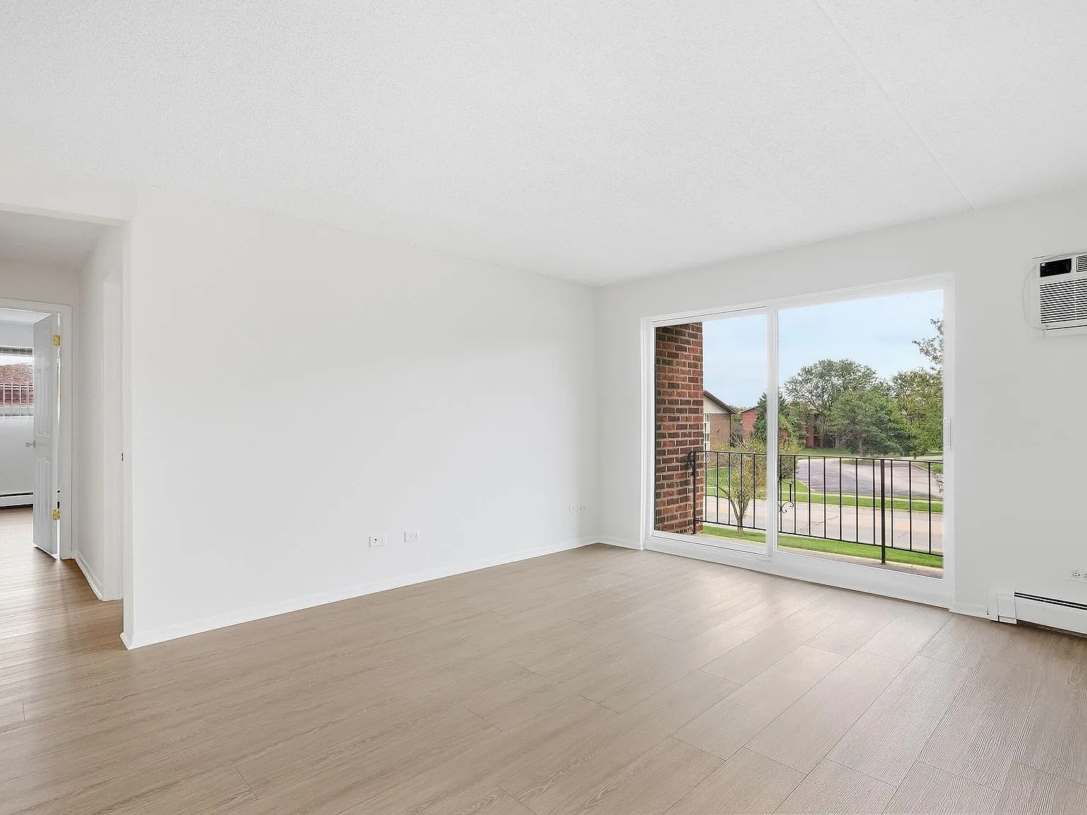 2 bed, 1200 sqft, $2,000 — Photo 3