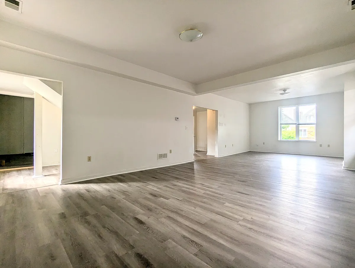 Building Photo - 5552 Black St #2