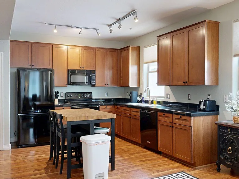 615 E Portland St #118 — Photo 3