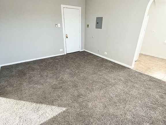 4th image of 327 N Pine Ave #Pe-306