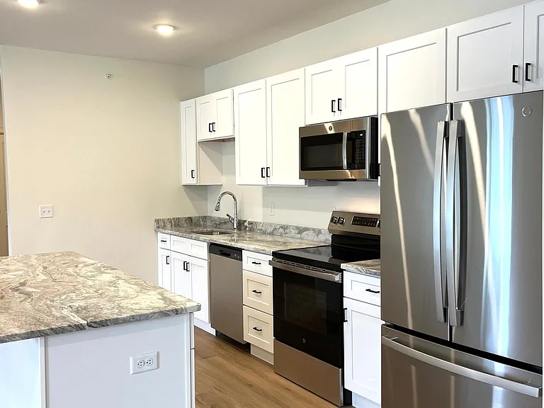 386 Saint John St #7 — Photo 4