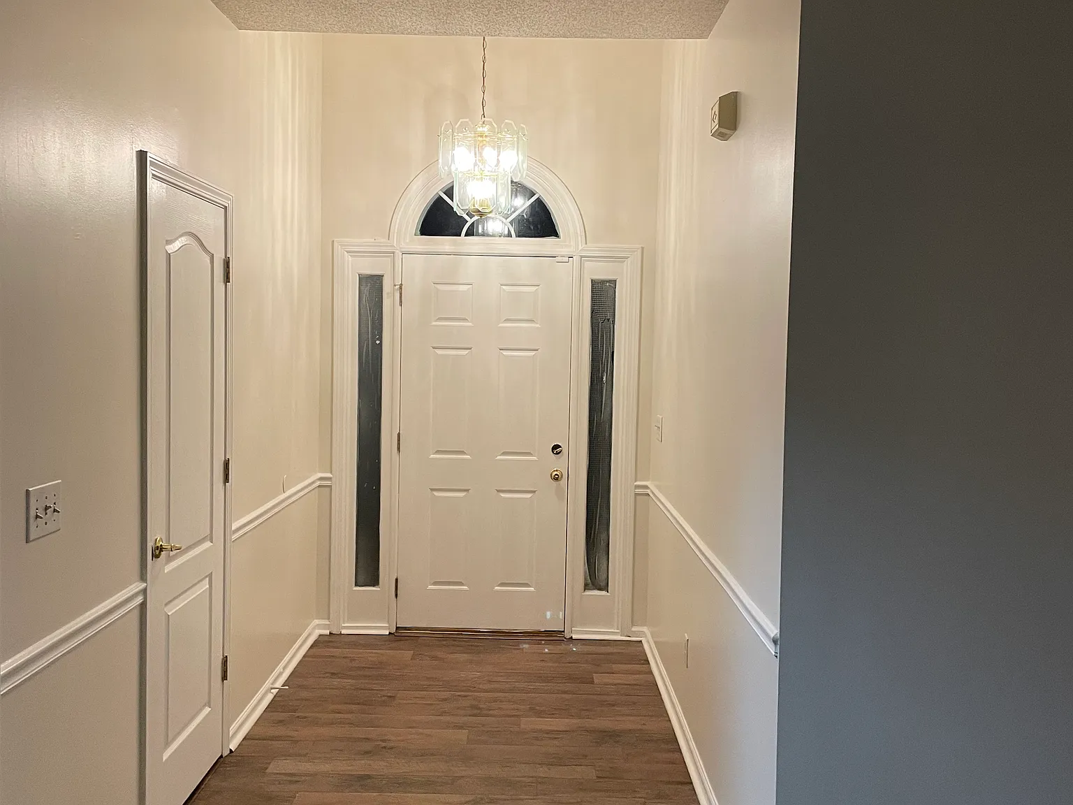 12222 Crestwood Ct — Photo 2