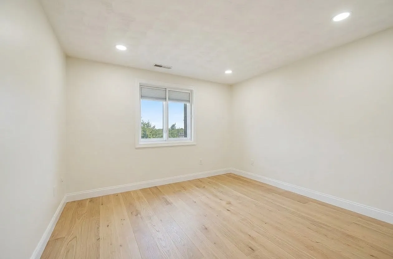 2 bed, 891 sqft, $2,850 — Photo 2
