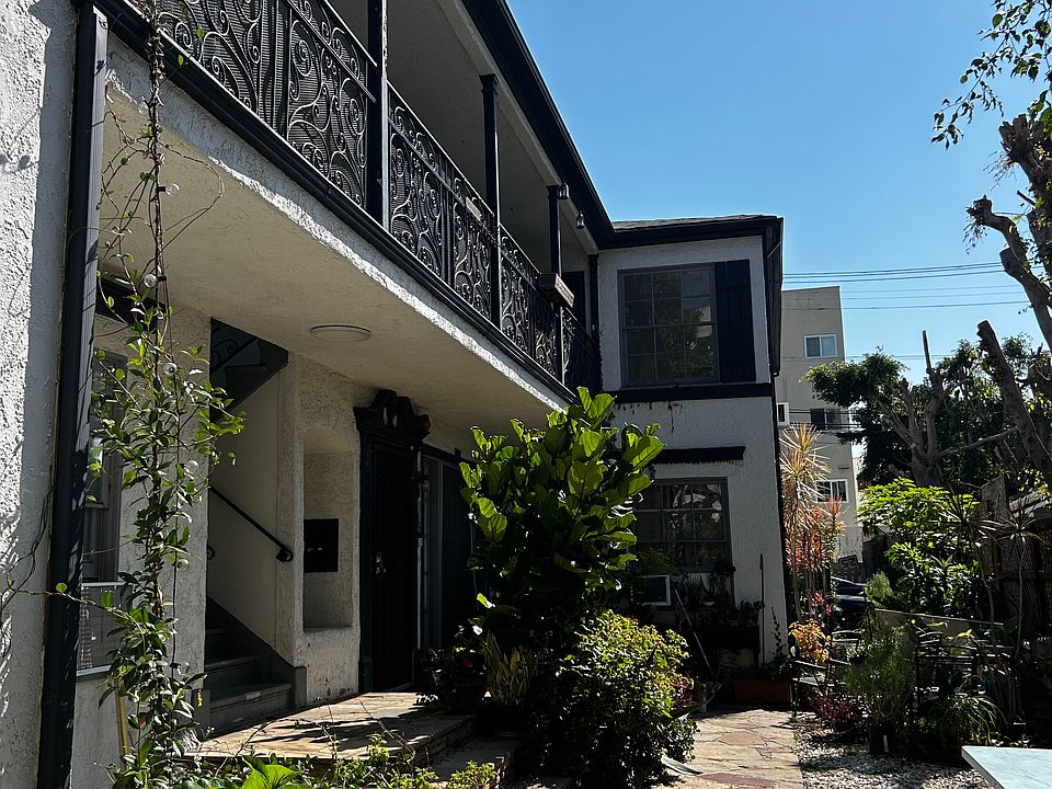 1st image of 1154 N Orange Grove Ave #3