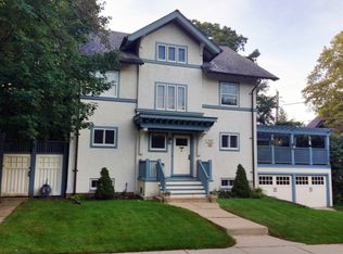 1414 Davis St, Evanston, IL 60201
