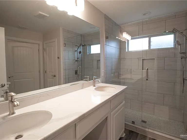 13721 Belle Ct — Photo 7