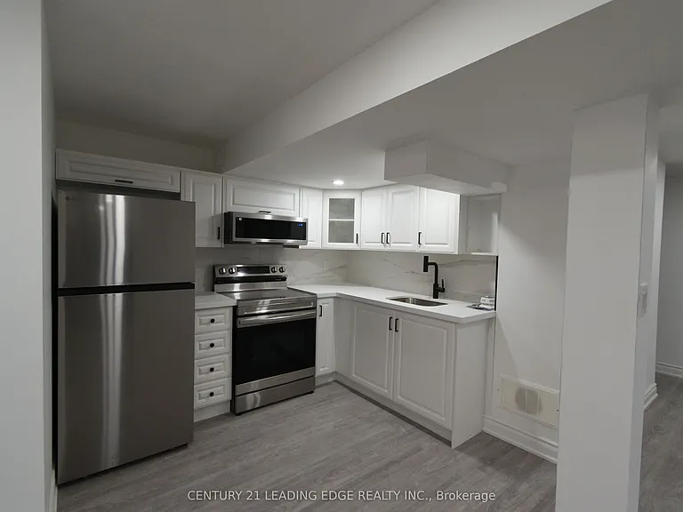 45 Lofthouse Dr — Photo 5