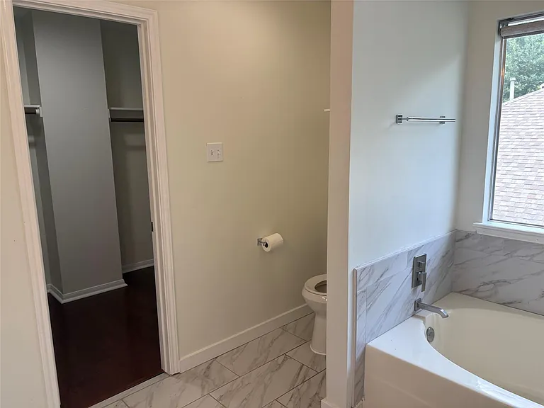 18385 Ten Oaks Ct — Photo 12