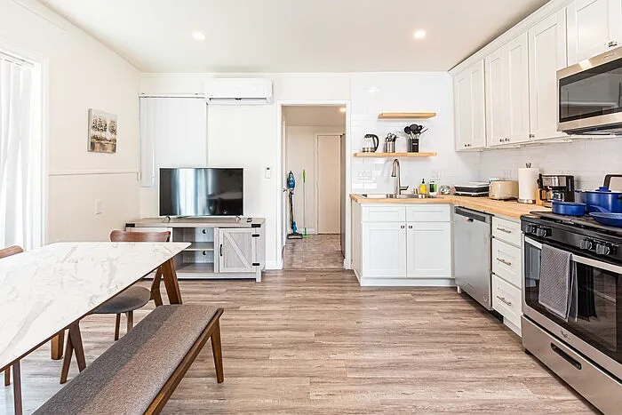 2 bed, 1.0 bath, 800 sqft, $4,500 — Photo 3