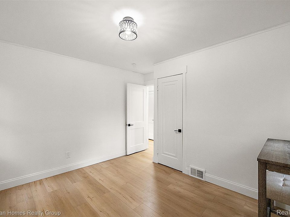 235 Flowerdale St, photo 26