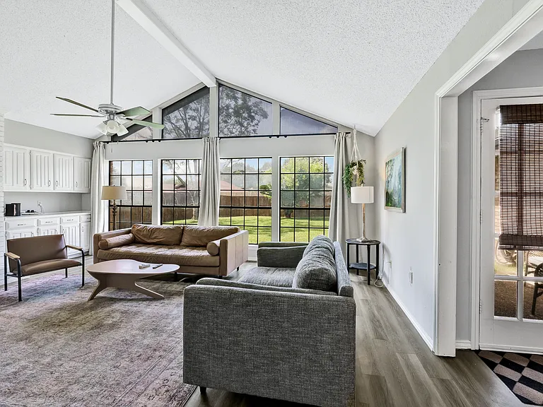 1522 Springtree Cir — Photo 8