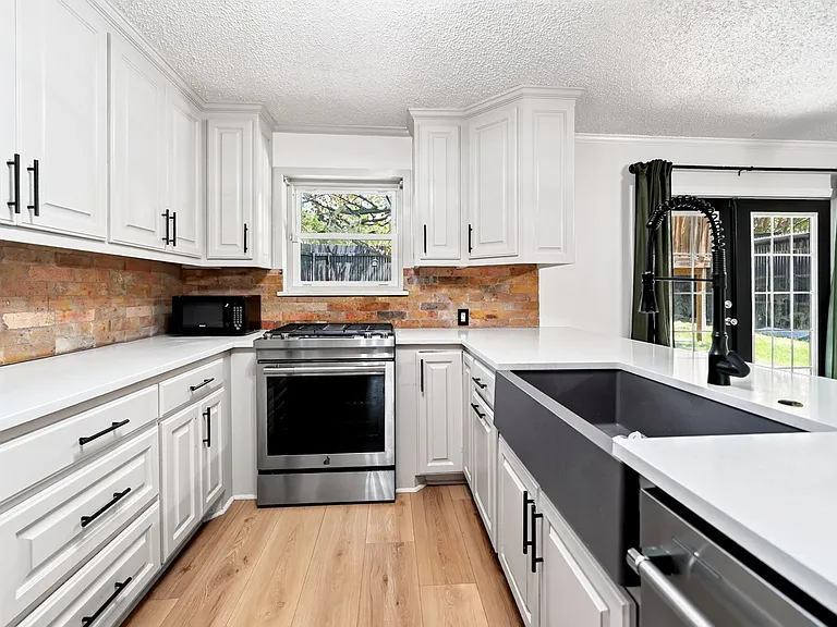 505 Whittle Way — Photo 9
