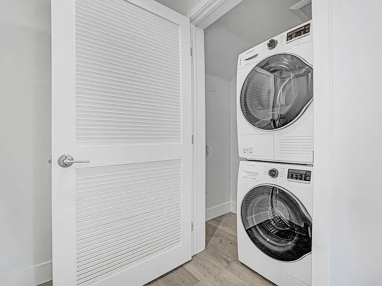11700 Magnolia Blvd #210 — Photo 3