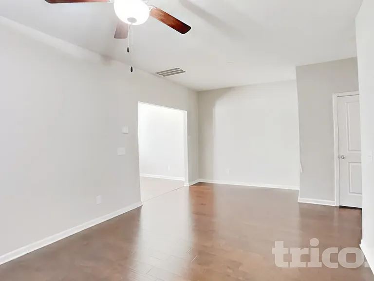 209 Ashmere Ct — Photo 4