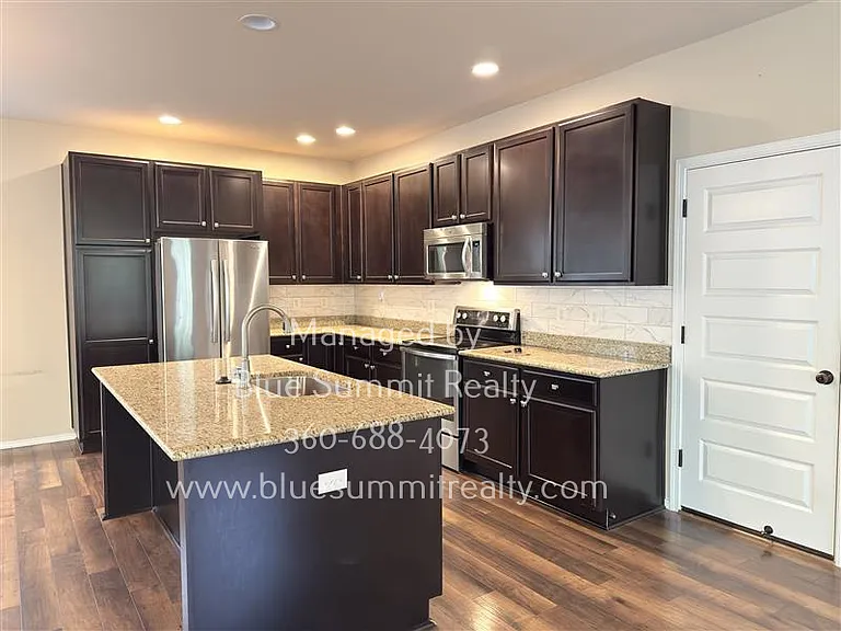 3920 Campus Willows Loop NE — Photo 5