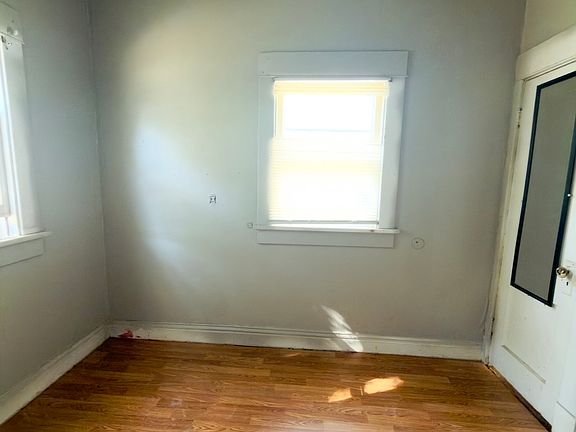 3rd image of 604 W Walnut St APT 2