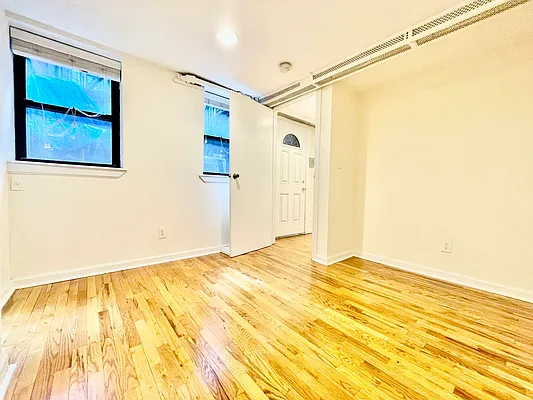 Rented by HOLTON REAL ESTATE INC. | media 19