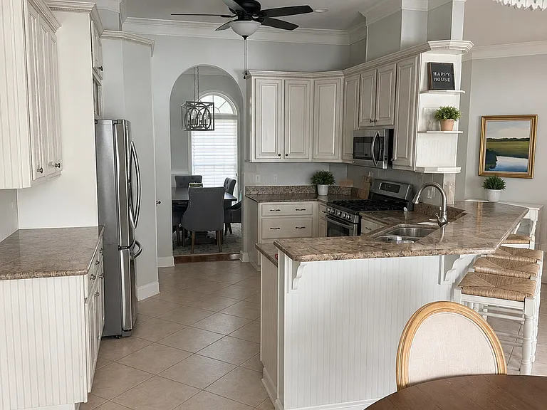 616 Kings Way — Photo 5