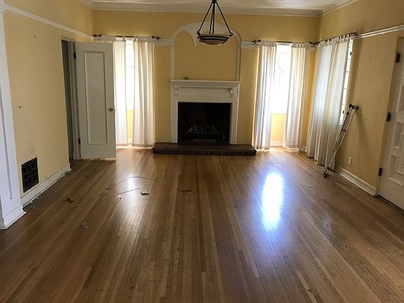 other 1/2 of living room - upper