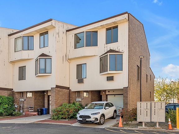 2nd image of 120-04 Riviera Ct #16A