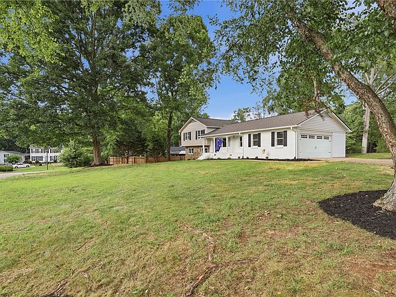 2nd image of 401 Clarendon Dr