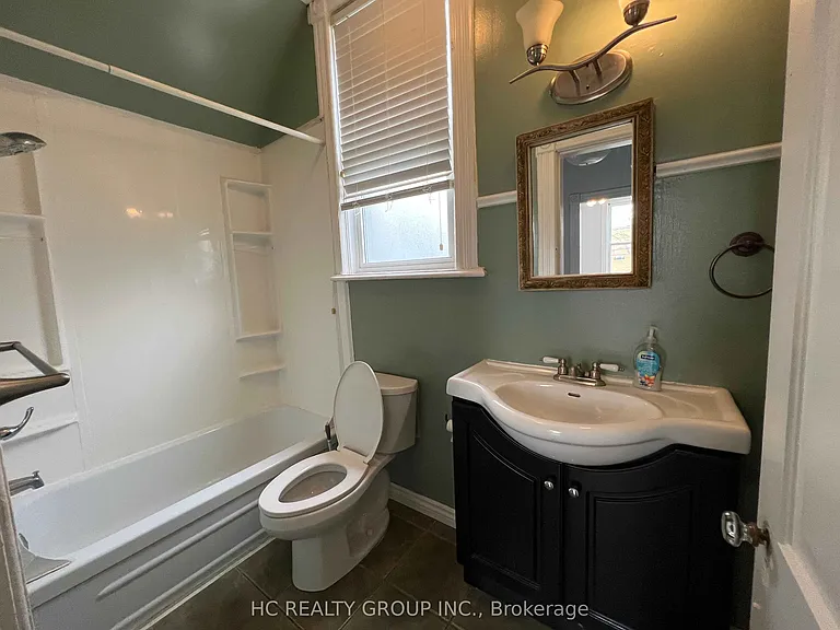 416 Oxford St E #1 — Photo 11