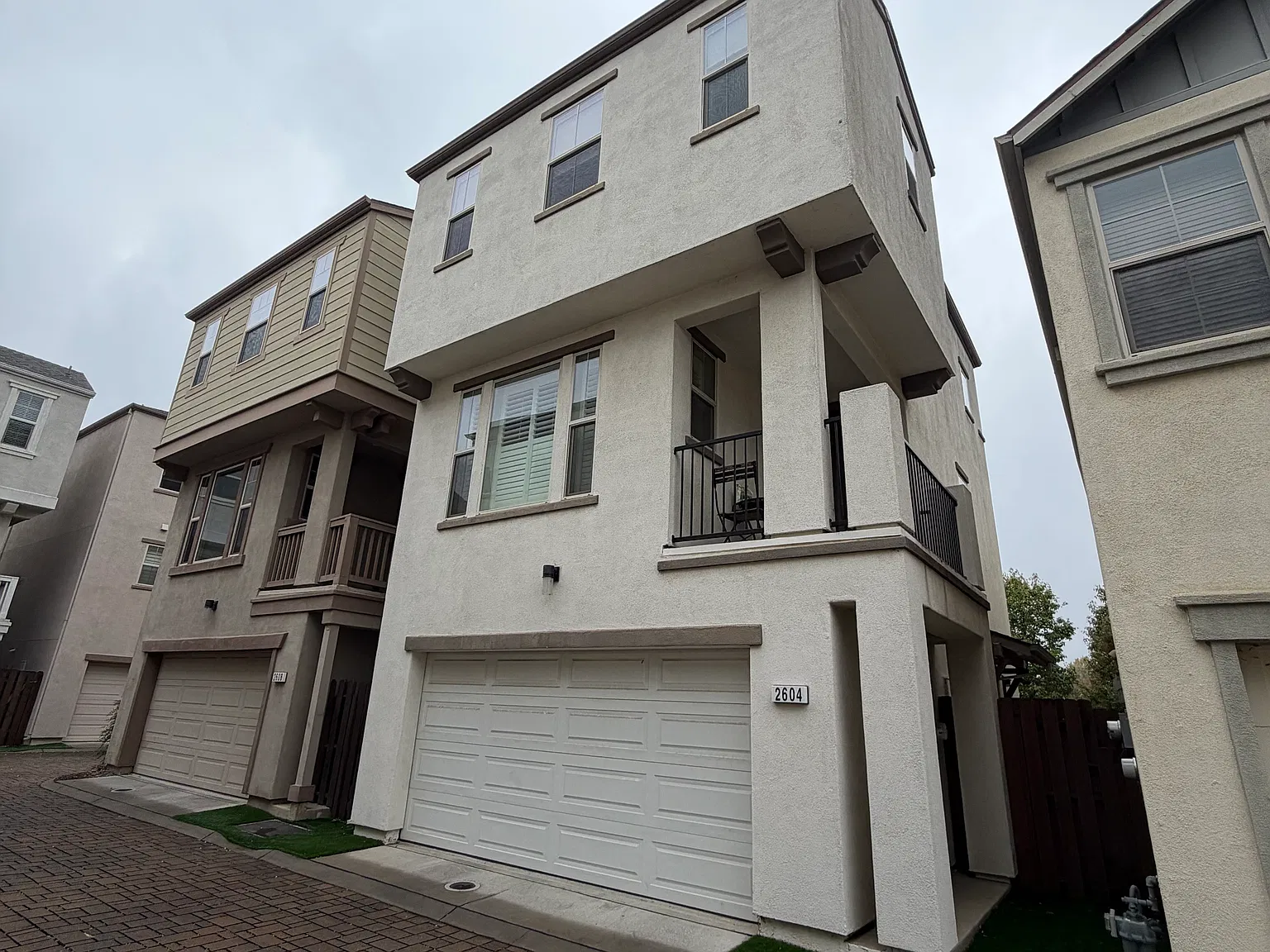 2 bed, 1451 sqft, $3,400 — Photo 2