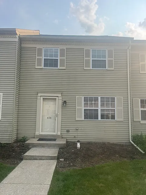 3 bed, 1.5 bath, 1240 sqft, $2,000 — Photo 1