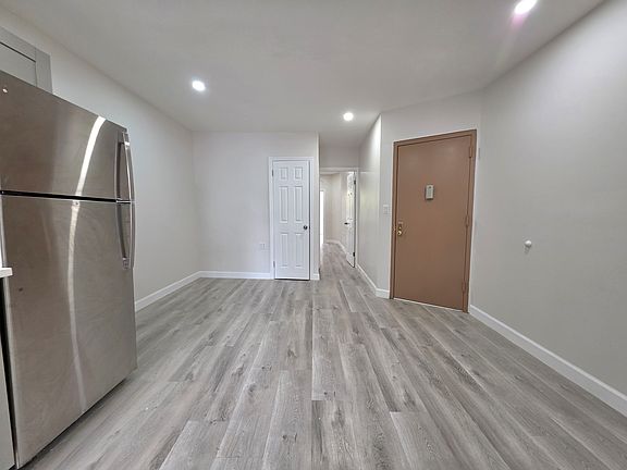 4th image of 4913 5th Ave #2R