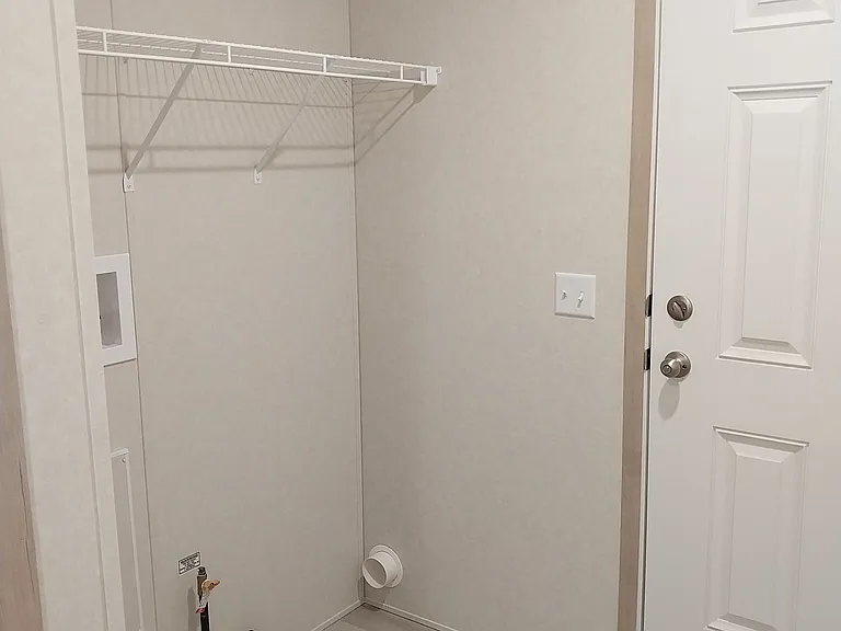 1600 N Willis Dr — Photo 28