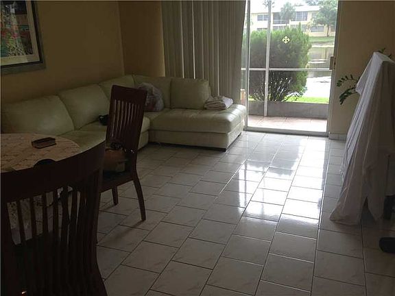 3rd image of 2800 NE 203rd St APT 7