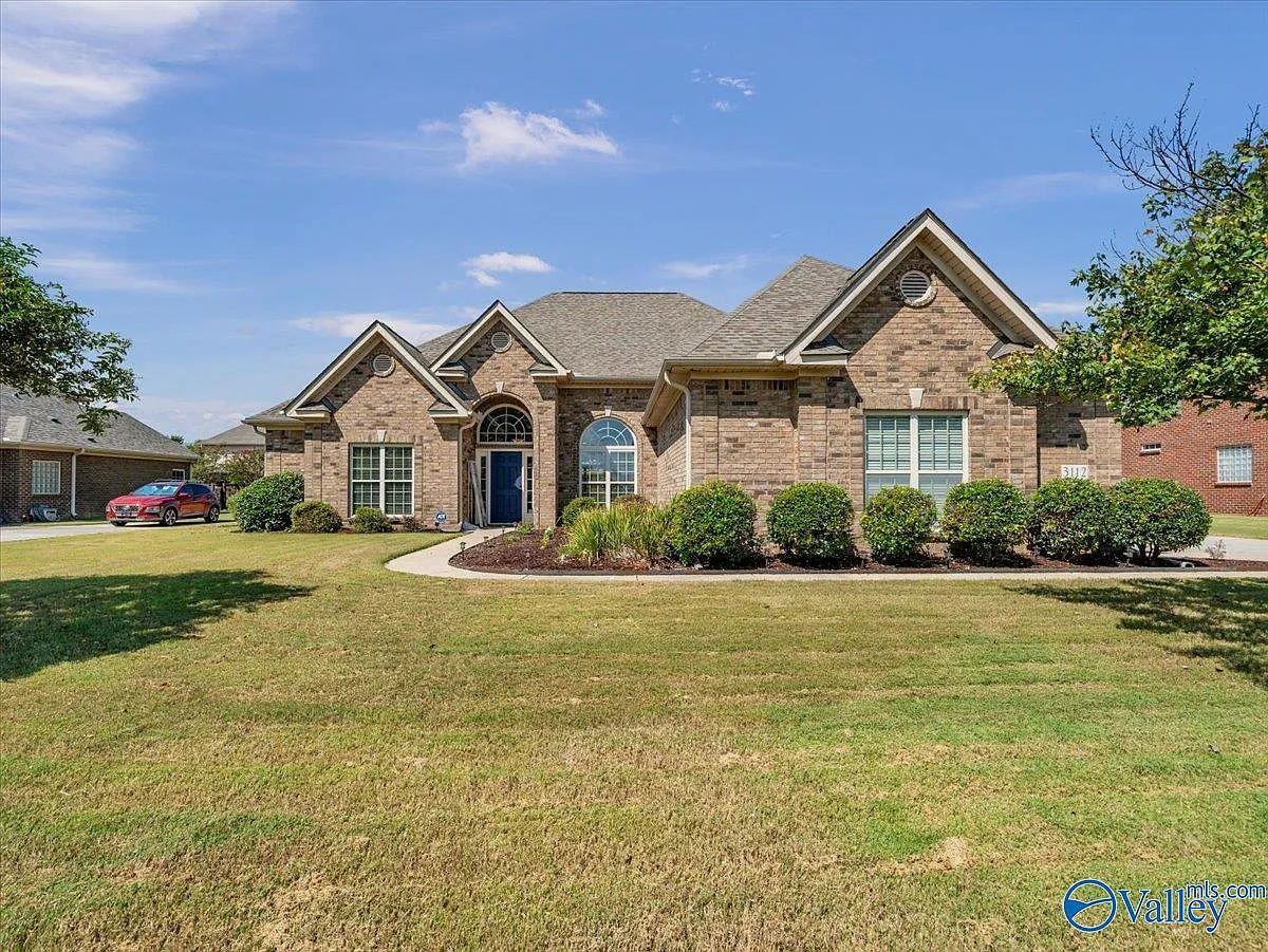 4 bed, 4.5 bath, 3602 sqft, $4,500 — Photo 2