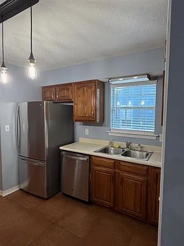 215 Elmwood St — Photo 9