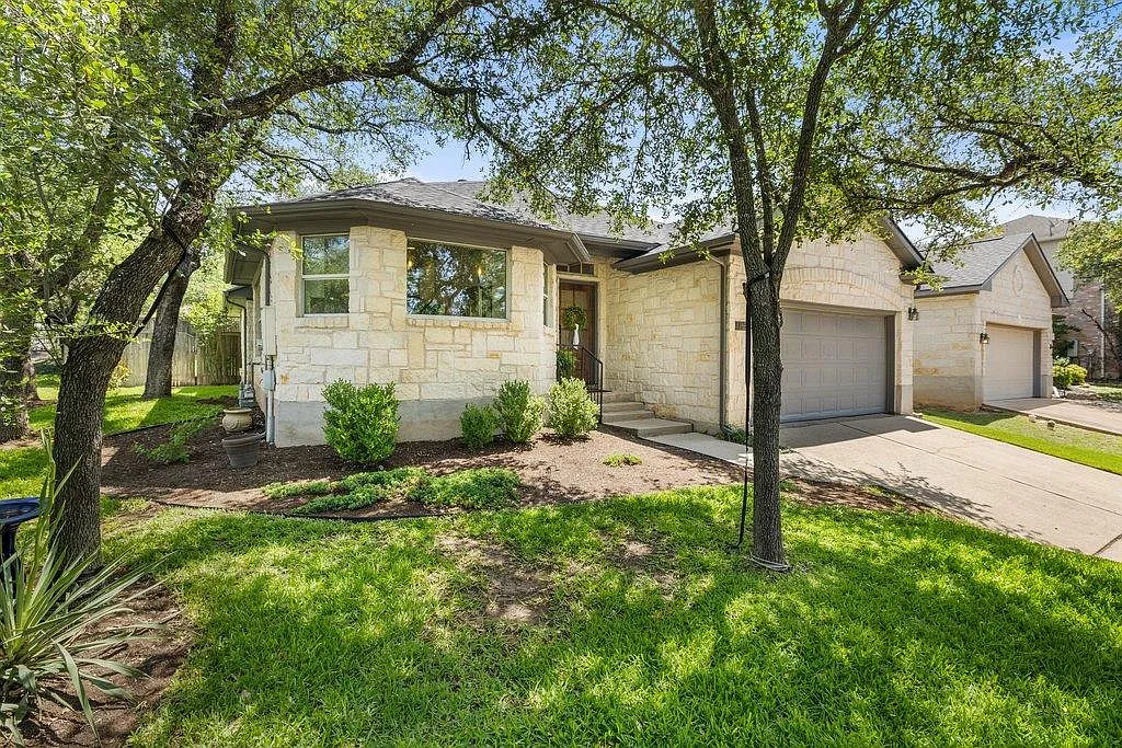 3 bed, 2.0 bath, 1917 sqft, $3,500 — Photo 2
