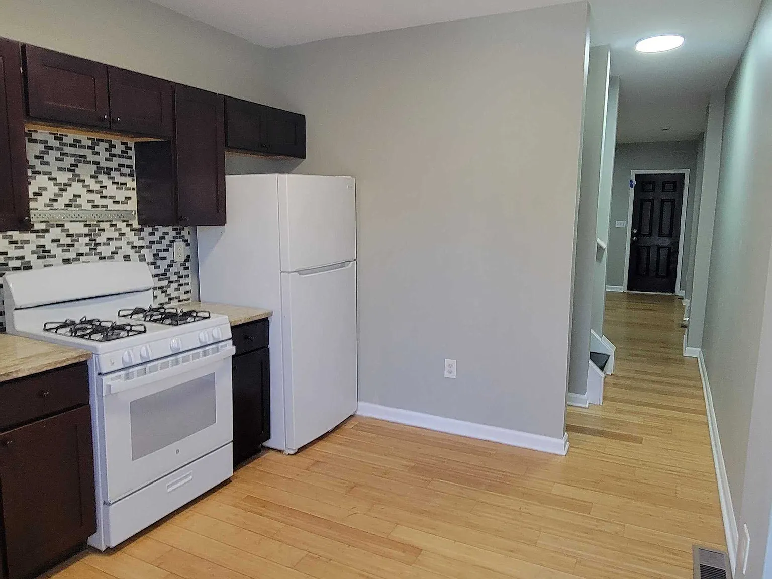 2 bed, 418 sqft, $1,200 — Photo 2
