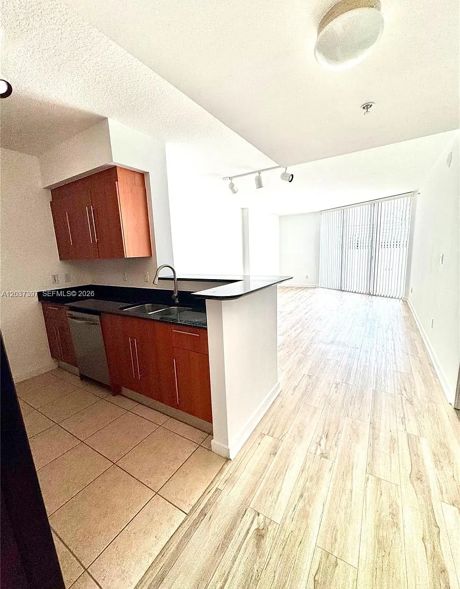One Miami West Condo — Photo 2