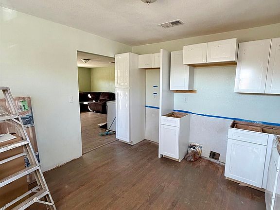 4th image of 122 S Stanton Ave