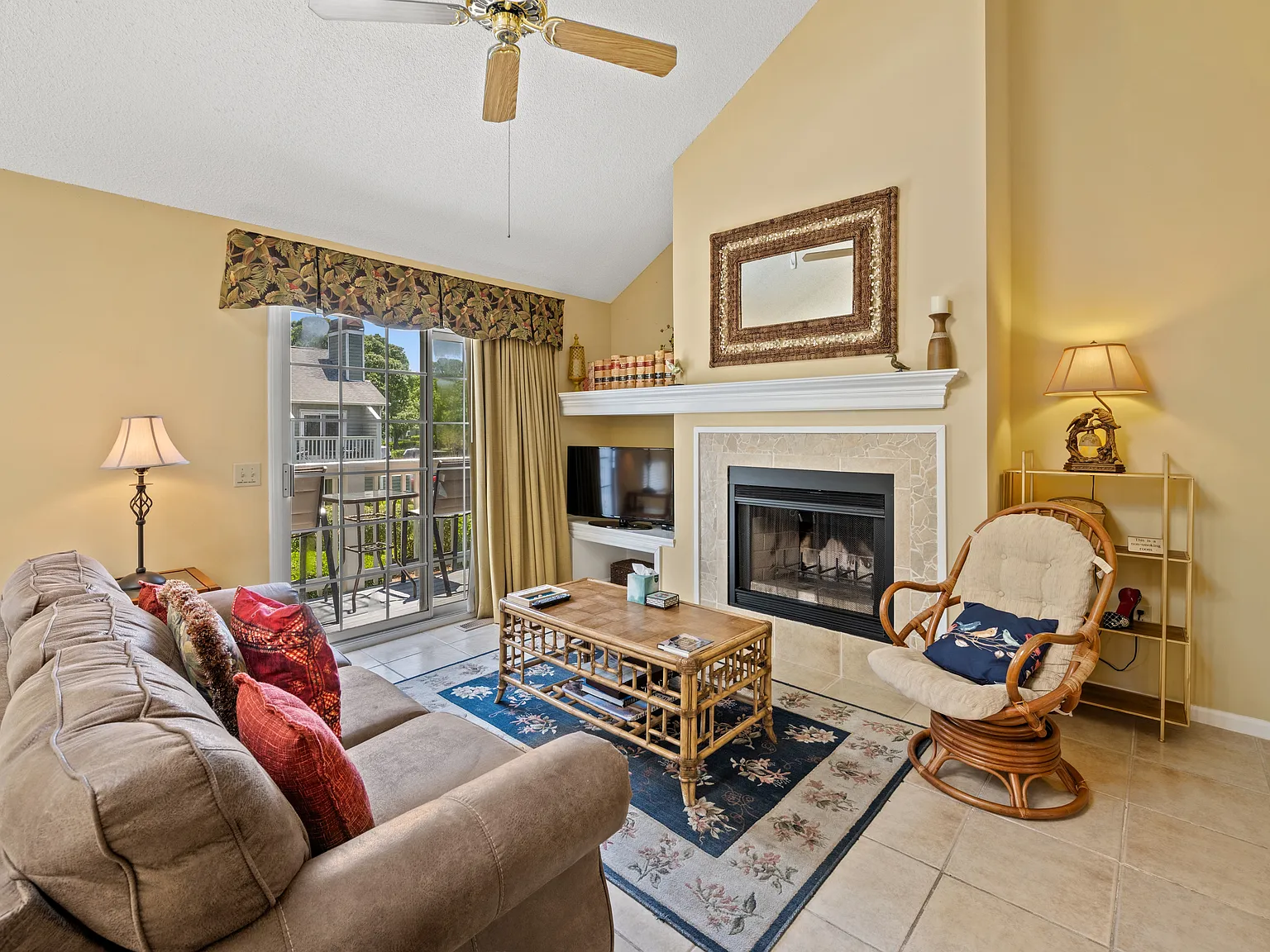 2 bed, 1350 sqft, $2,300 — Photo 3